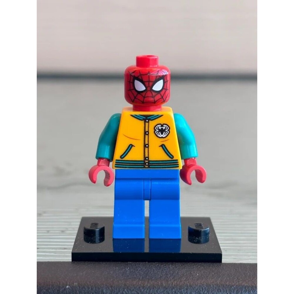 Lego Marvel Spider-Man Peter Parker Snow Jacket Minifigure